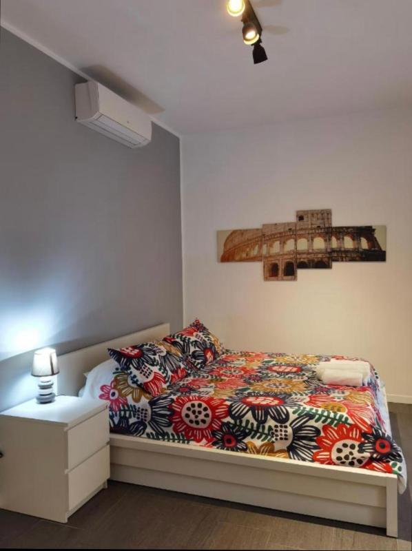 Double Room with Balcony image 3