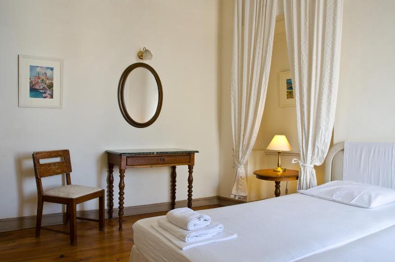 Large Double or Twin Room image 2