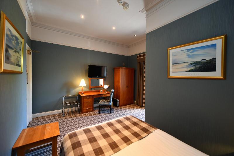 Classic Double Room image 3