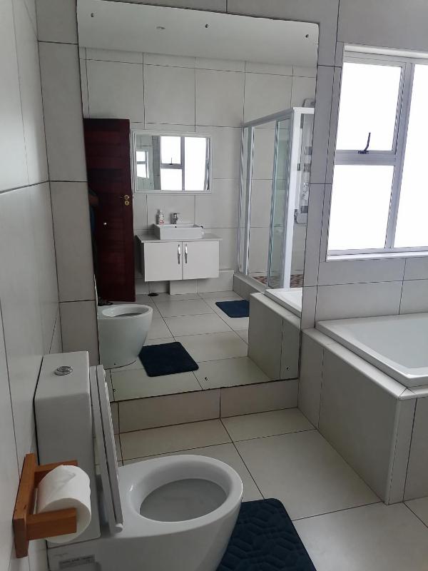 Margate Beach Lodge - image 12