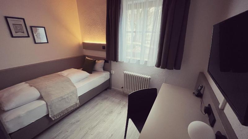 Single Room image 4