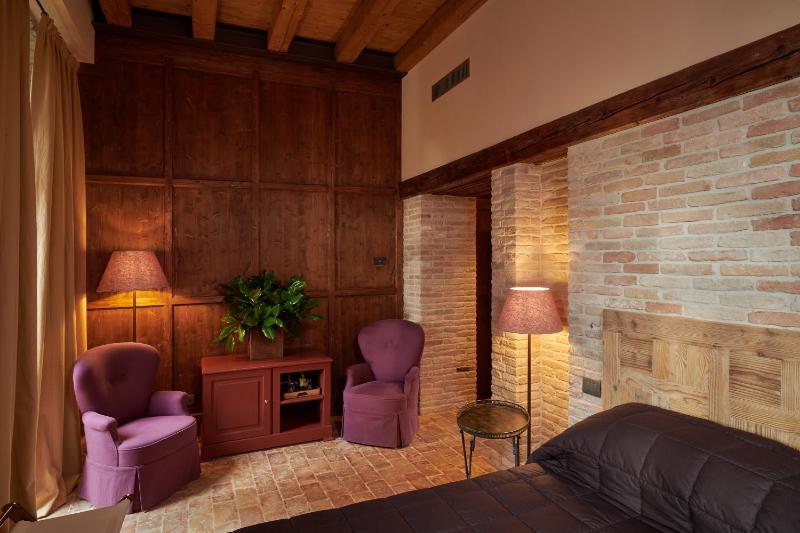Deluxe Room image 1