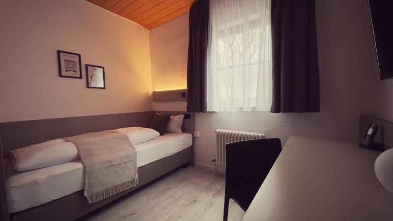Single Room image 3