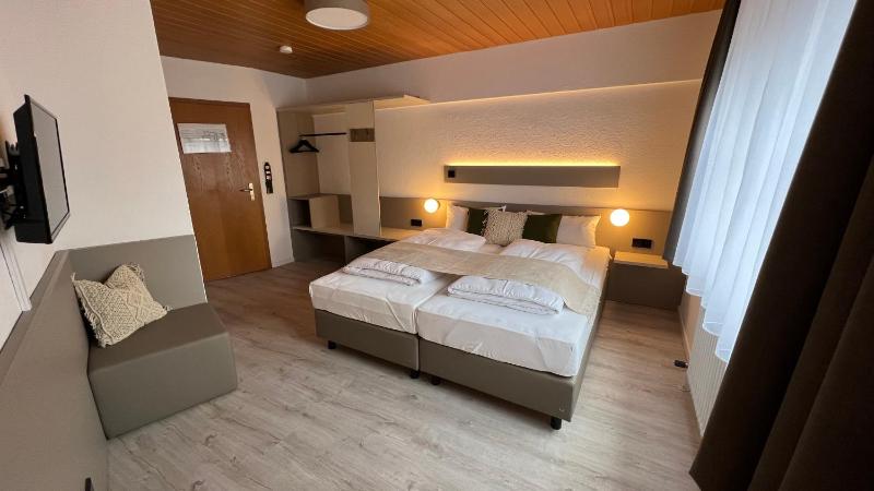 Double Room image 4