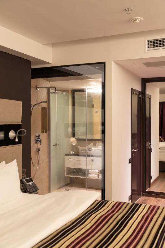 Superior Double or Twin Room image 3