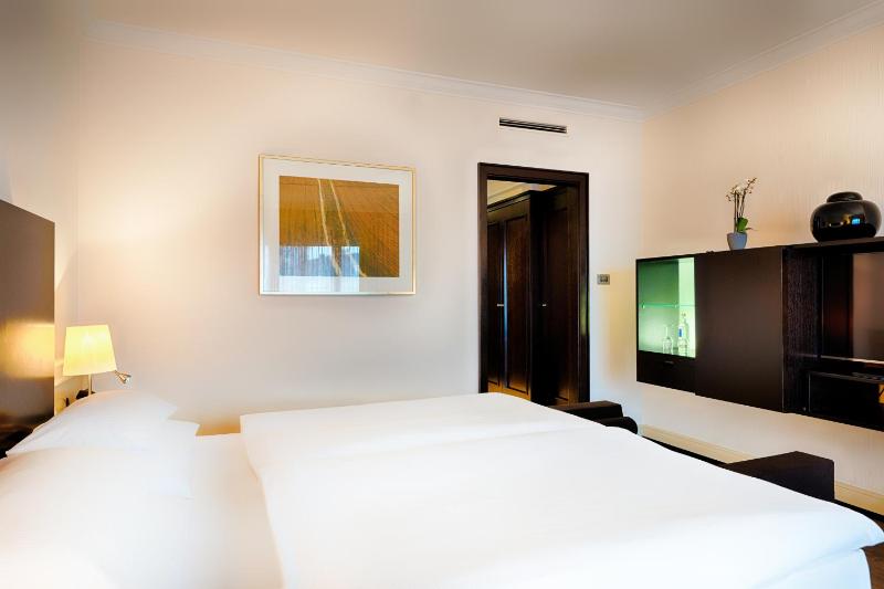 Superior Double Room image 4