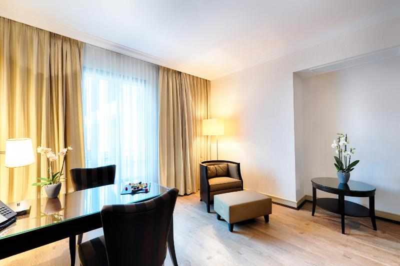 Deluxe Double Room image 4