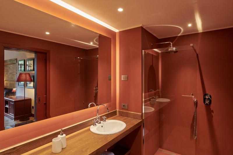 Deluxe Room image 4