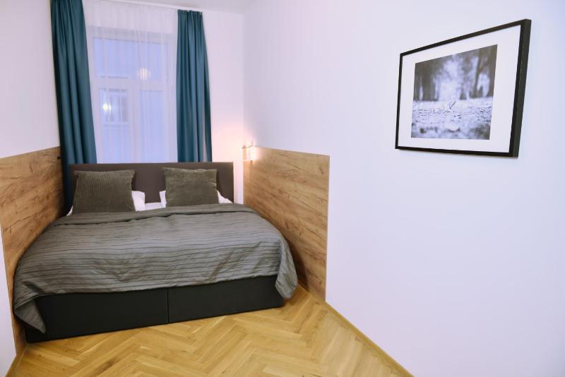 Jimmy's Apartments Suites - image 9