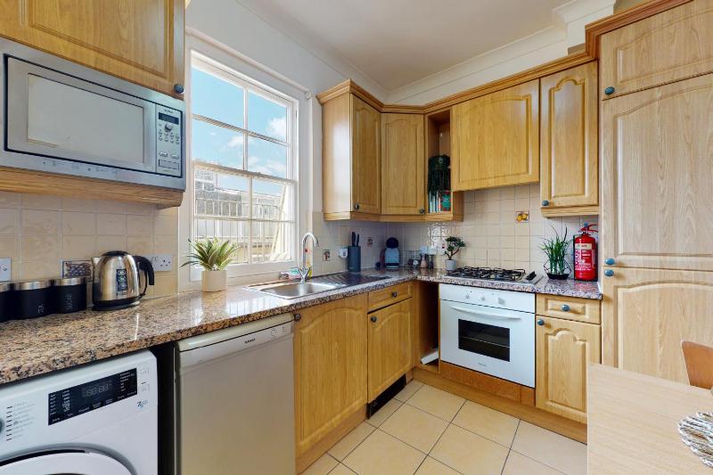 One-Bedroom Apartment with Terrace image 2