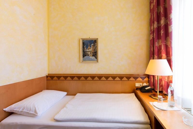 Small Single Room image 4