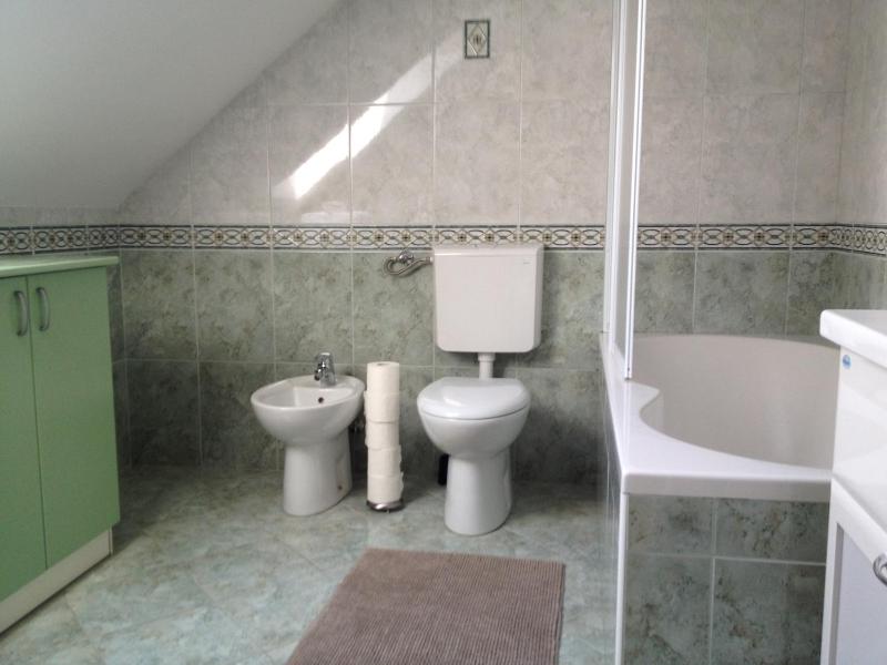 One-Bedroom Apartment with Castle View image 4
