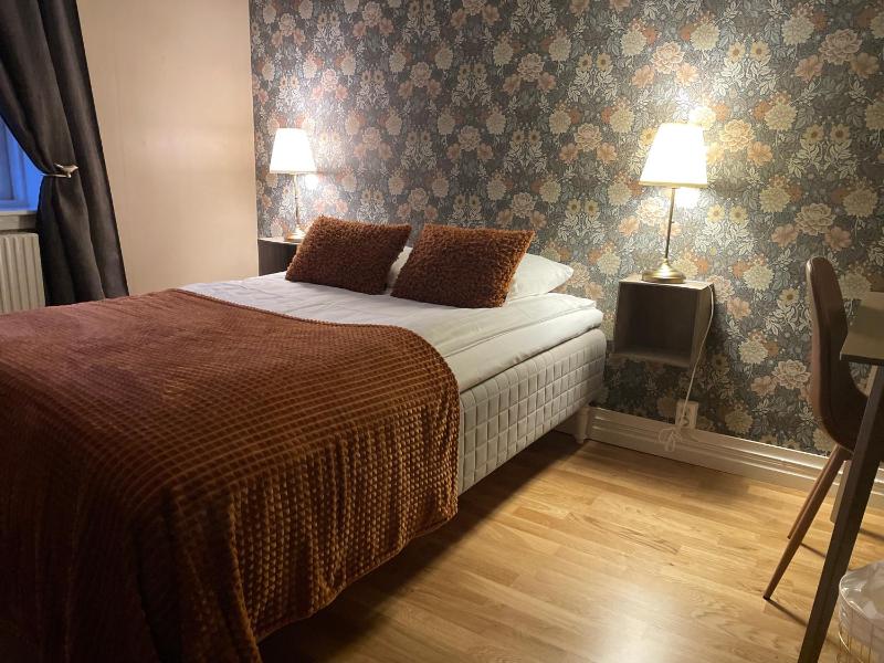 Small Double Room image 1