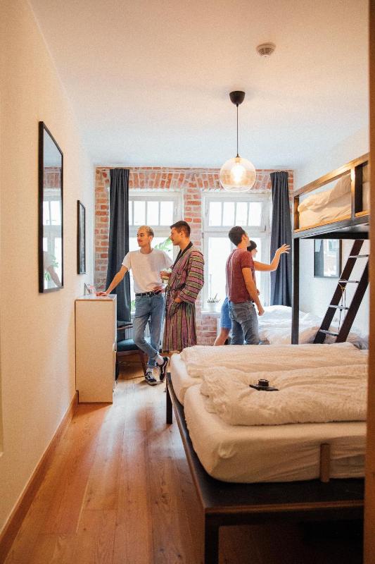 Quadruple Room with Shared Bathroom image 1