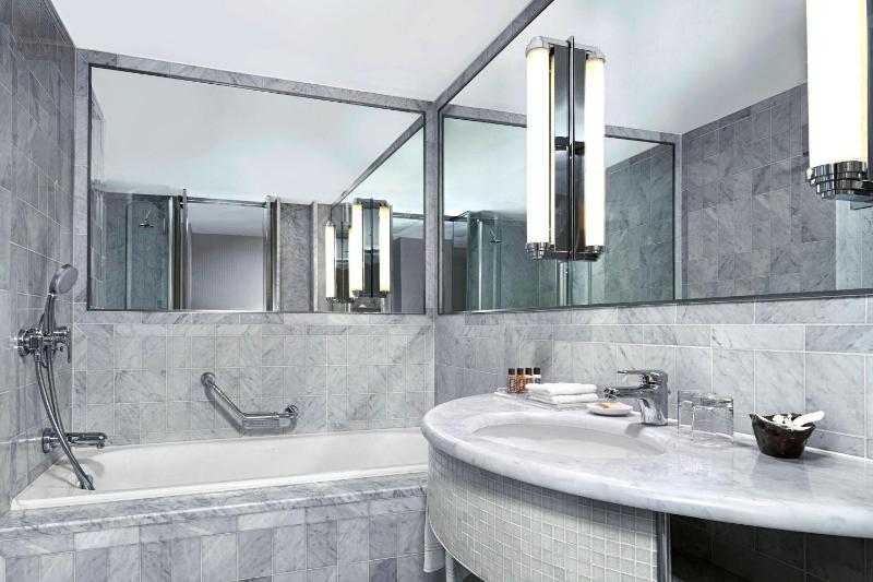 Deluxe Twin Room image 2