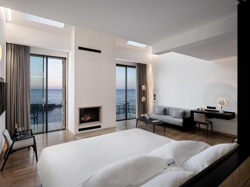 Presidential Suite Sea Front with balcony and Jacuzzi image 3