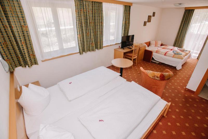 Triple Room image 3