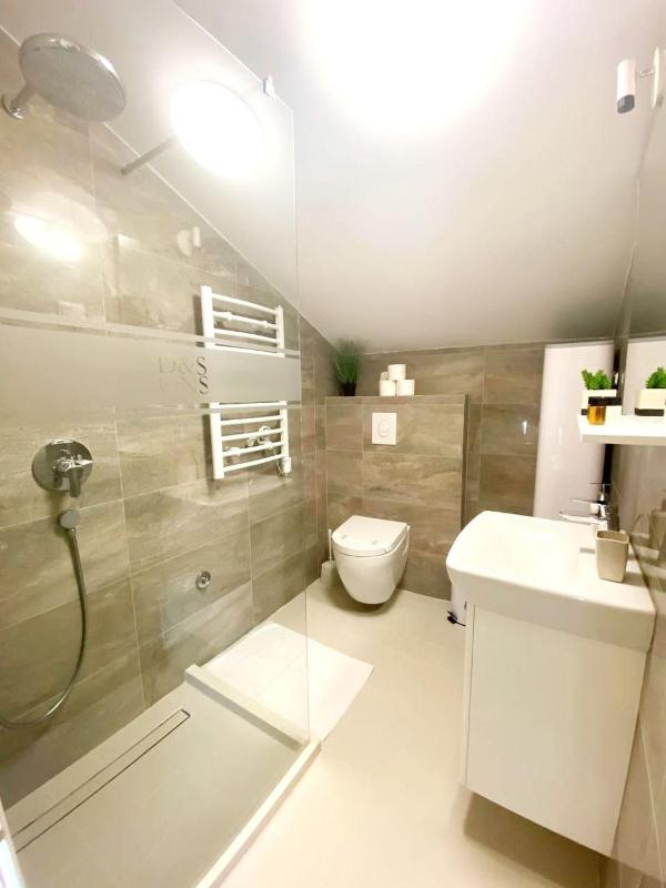 Apartment (4 Adults) - Attic image 4