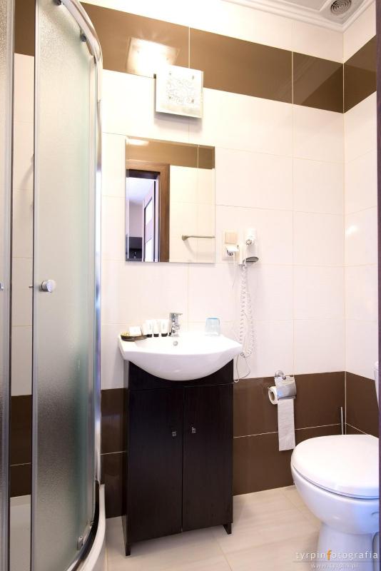 Standard Triple Room image 2