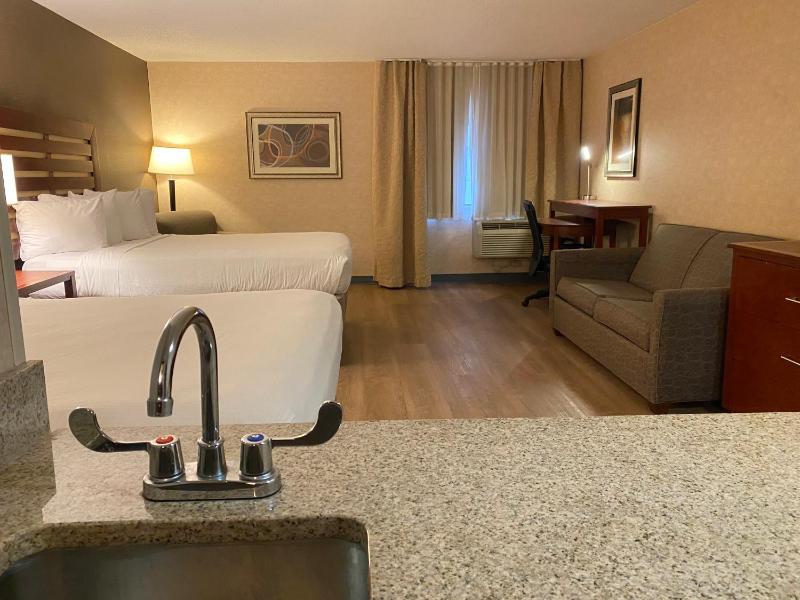 Studio Suite with Two Queen Beds - Non-Smoking image 4