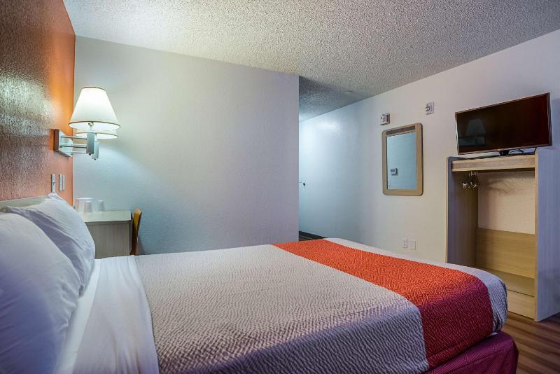 Double Room - Disability Access image 3