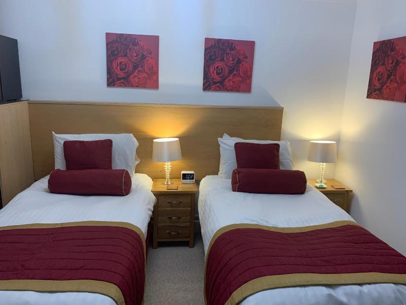 Twin Room image 1