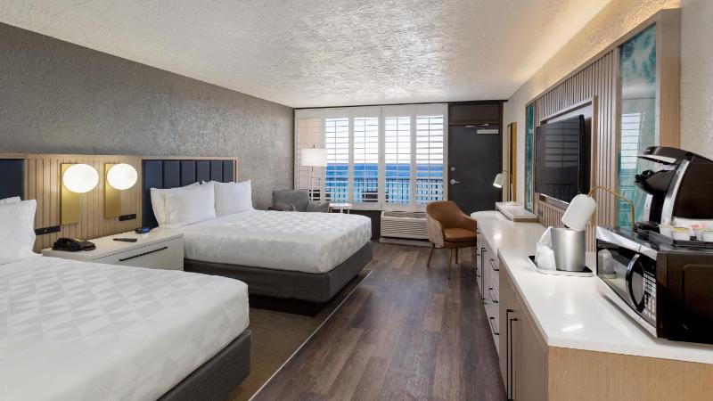 Deluxe Queen Room Two Queen Beds Oceanfront - Mid Level image 2