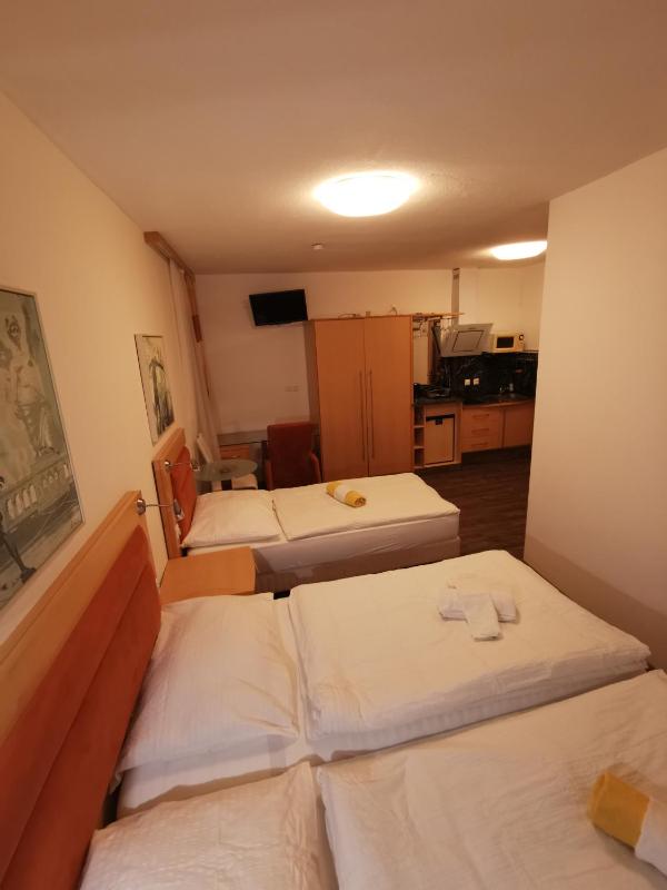 Triple Room with Terrace image 3
