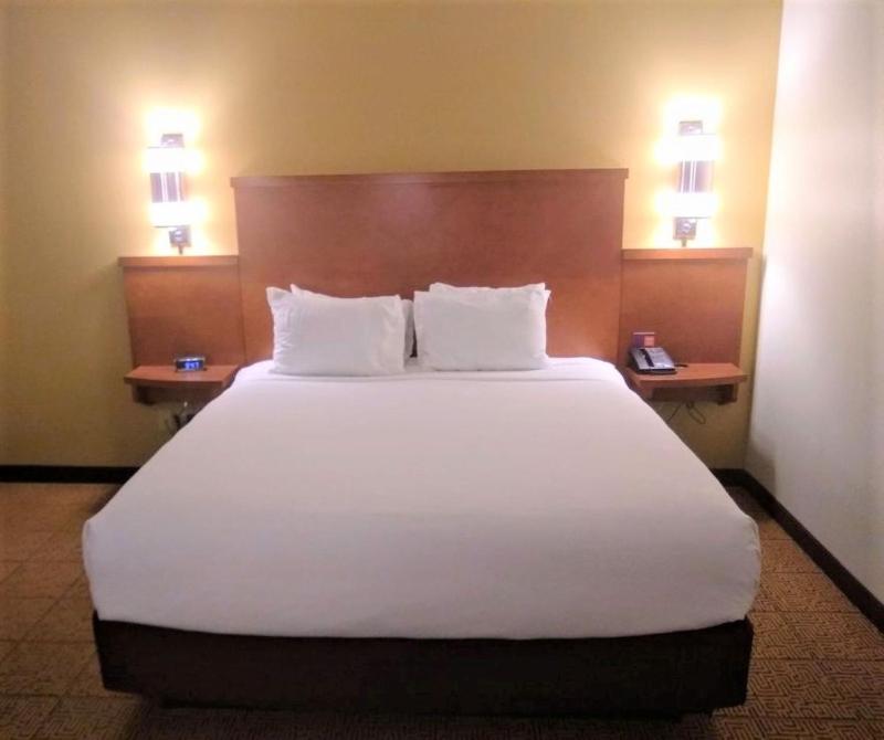 King Room with Sofa Bed image 4