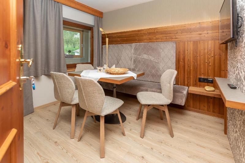 Apartment with Balcony - Ferienwohnung image 3