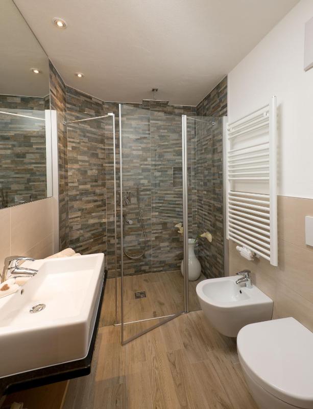 Two-Bedroom Apartment with Garden Access image 3