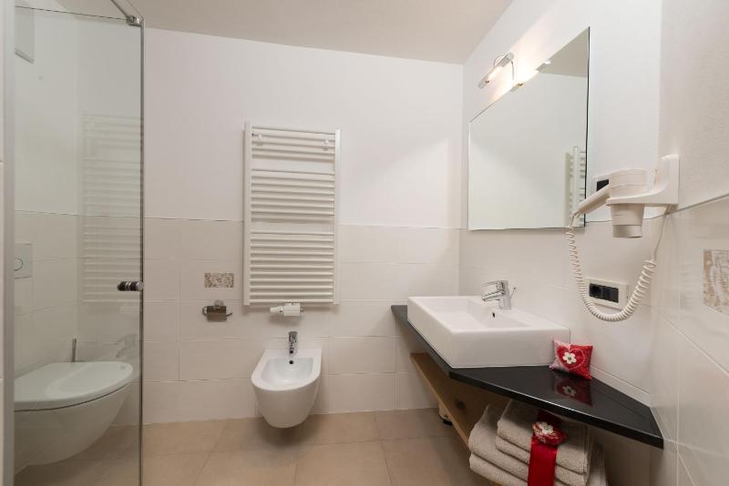 Two-Bedroom Apartment with Balcony image 3