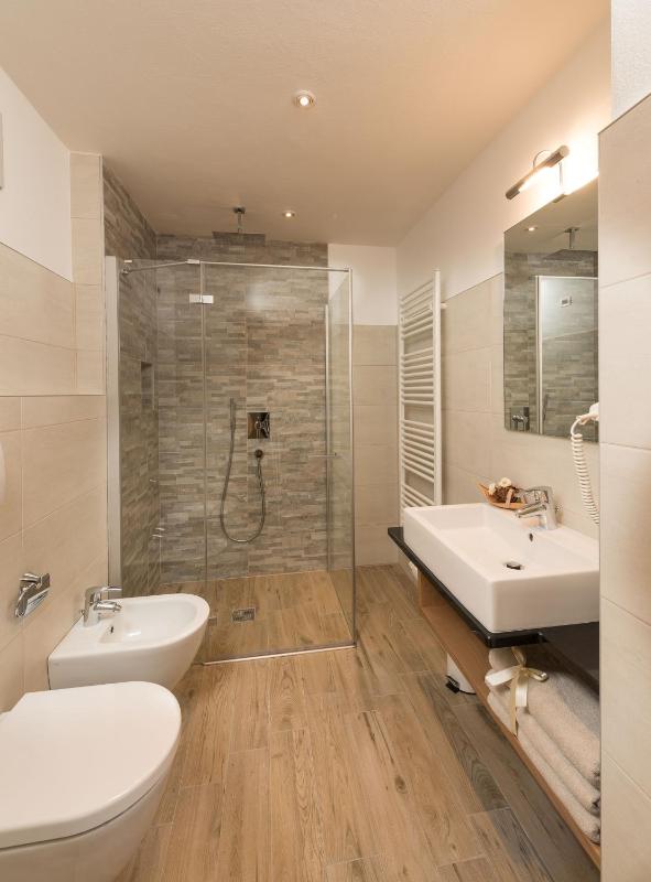 Two-Bedroom Apartment with Garden Access image 4