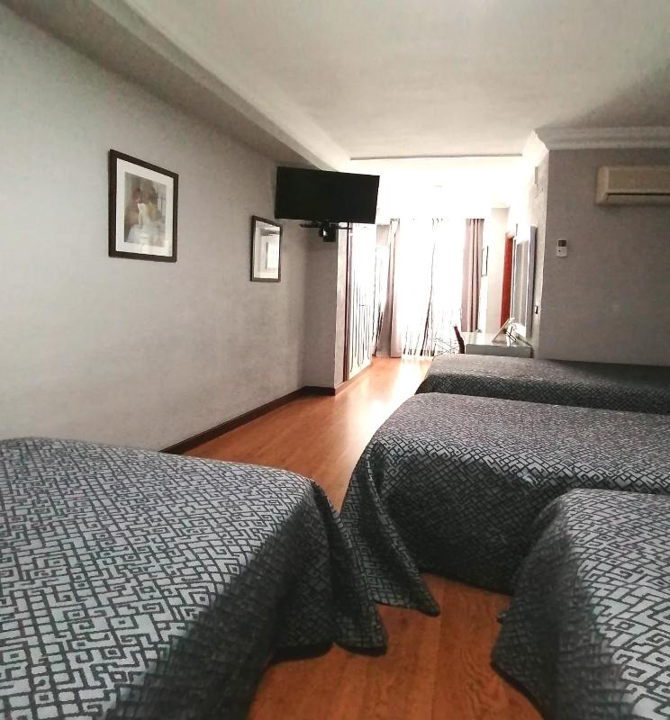 Quadruple Room image 3