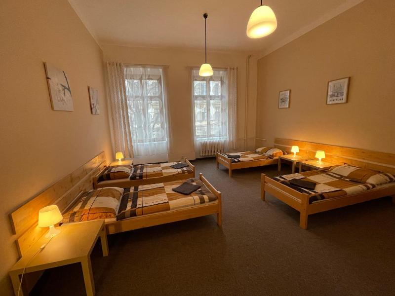 Triple Room with Shared Bathroom image 3