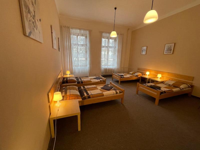 Triple Room with Shared Bathroom image 2