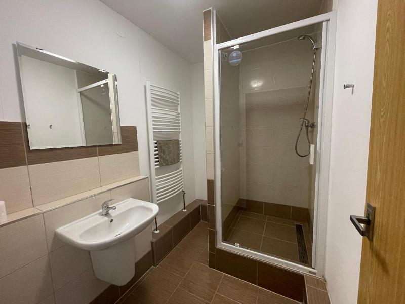 Single Room with Private Bathroom image 2