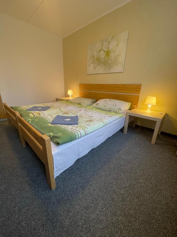 Single Room with Shared Bathroom image 2