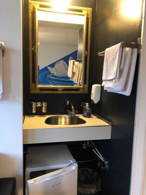 Double Room with Shared Bathroom image 4