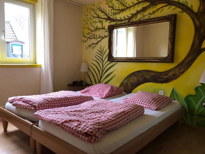 Twin Room with Bathroom image 3