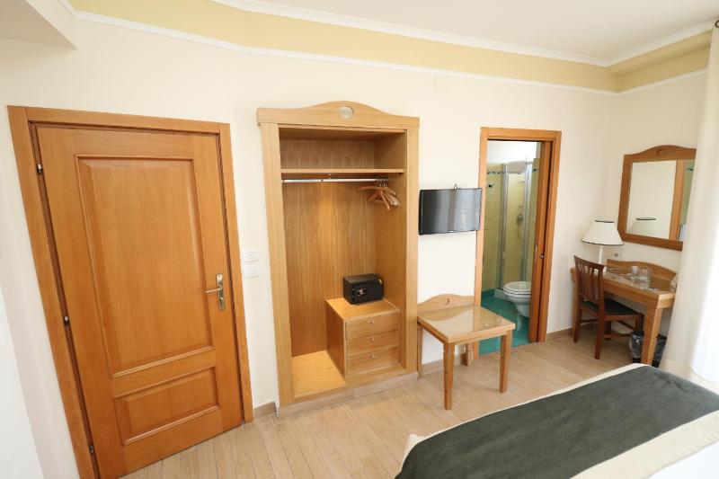 Classic Double Room with Balcony image 4