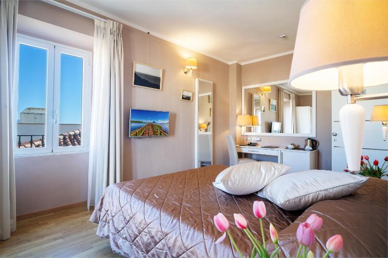 Superior Double Room with Balcony image 1