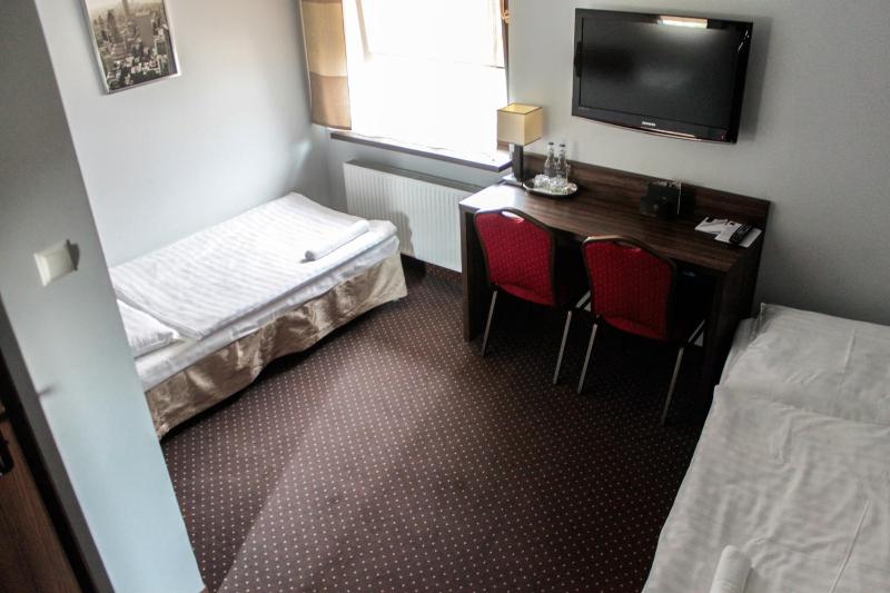 Twin Room image 2