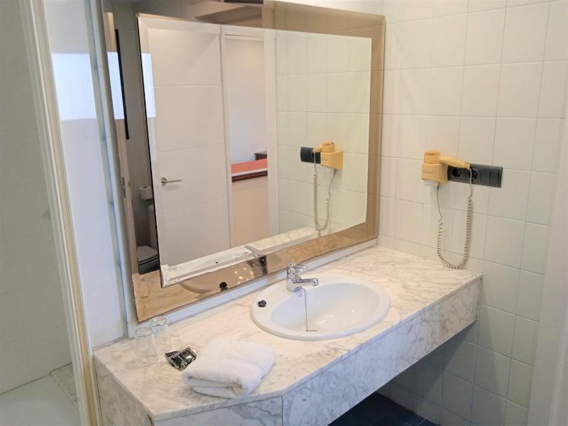 Basic Double Room - 1 or 2 beds.  image 3
