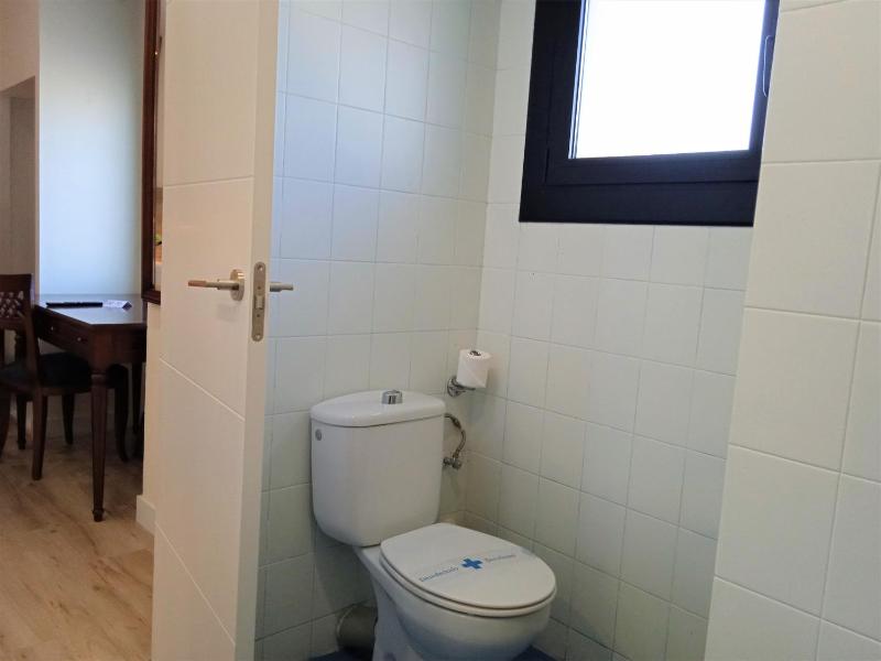 Basic Double Room - 1 or 2 beds.  image 2