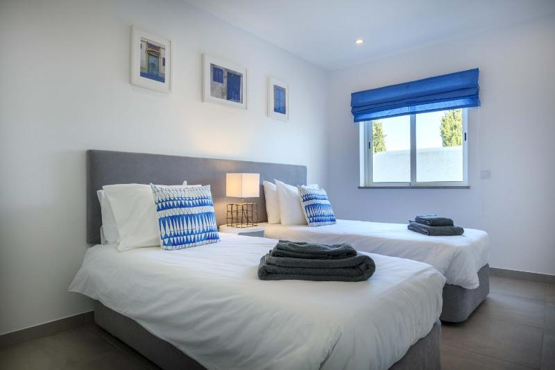 Waterside 3 Bedroom Sea view - image 10