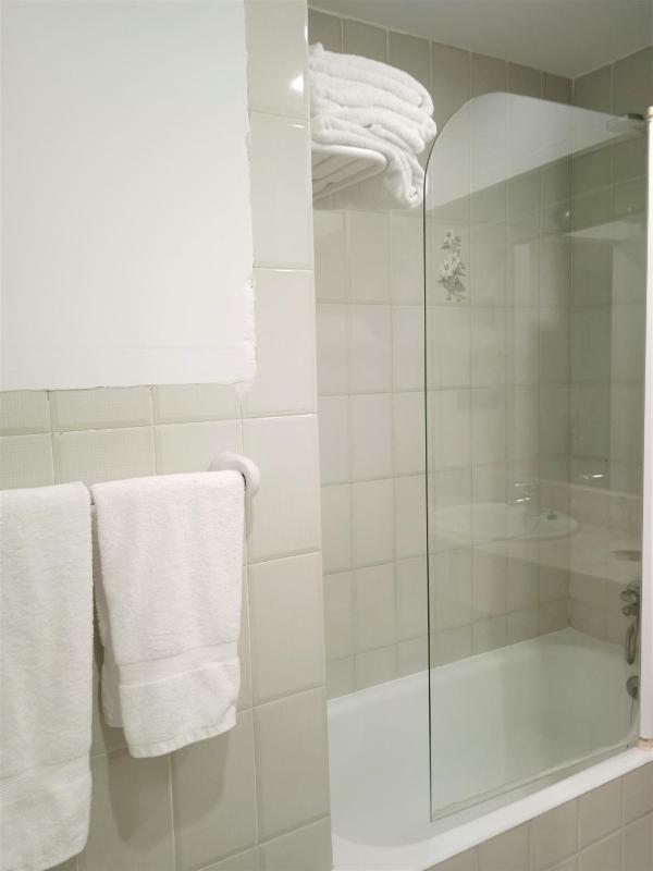 Standard Triple Room with Terrace image 2