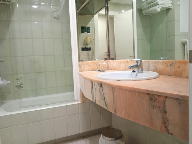 Standard Triple Room with Terrace image 3