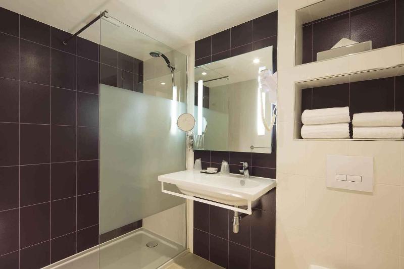 Superior Double or Twin Room with Spa Access image 3
