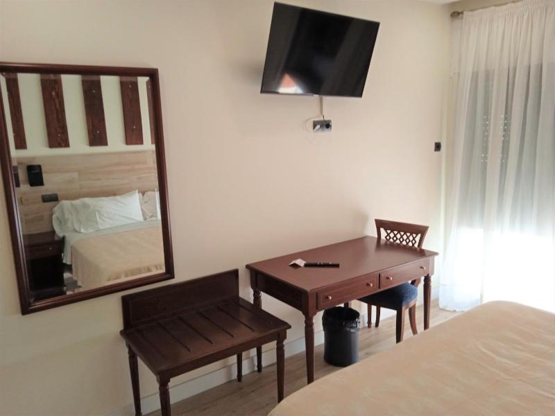 Double with Terrace - 1 Bed image 1